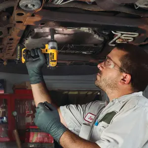 Chave de Impacto 3/8" (10mm) Dewalt C/ 2 Baterias 12v MAX 1.3Ah DCF813S2