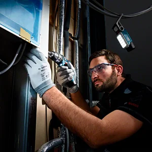 Lanterna Com 10 LEDs Bosch GLI12V 330, Sem Bateria e Carregador