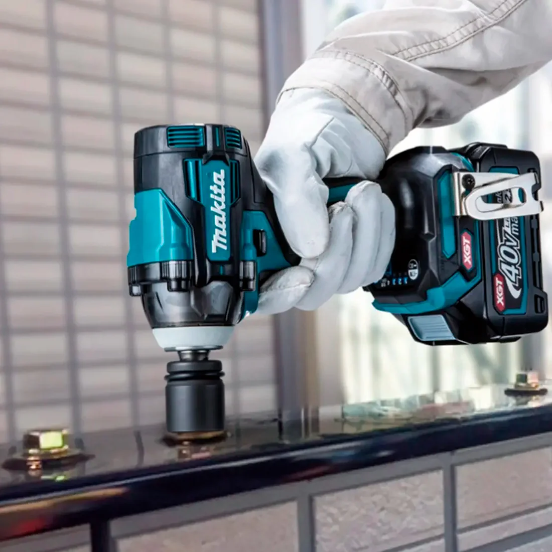 Chave de Impacto a Bateria 1/2" Makita TW004GD201 Com 2 Baterias 40v Max XGT